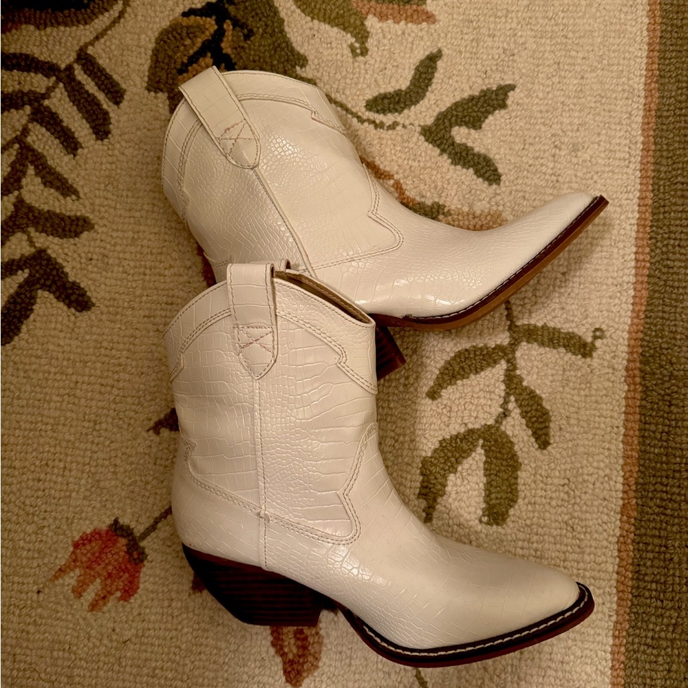 Size 6 
White cowboy booties
